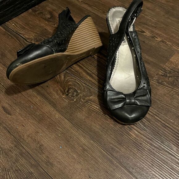 American Eagle wedge sandals EUC - Picture 2 of 2